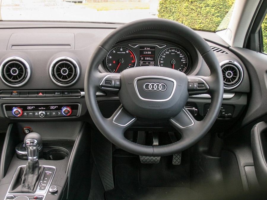 Торпедо Audi A3 Sedan 1.8 T (8V) 2013 года  (UK) (фото 2 из 4)